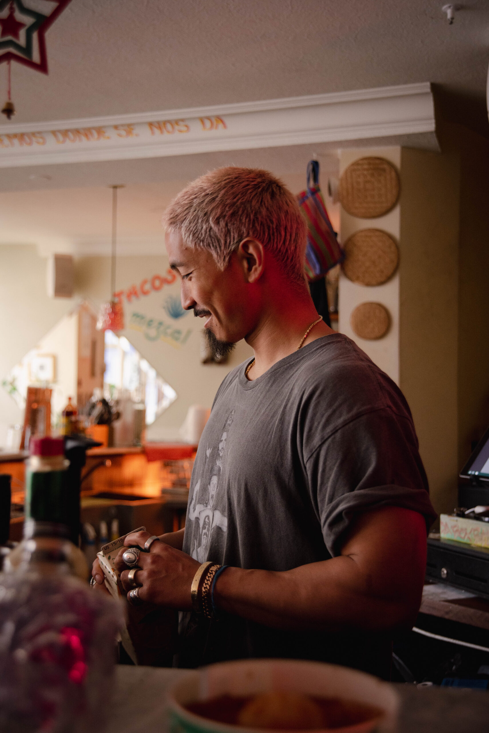 distrito frances davy at the bar